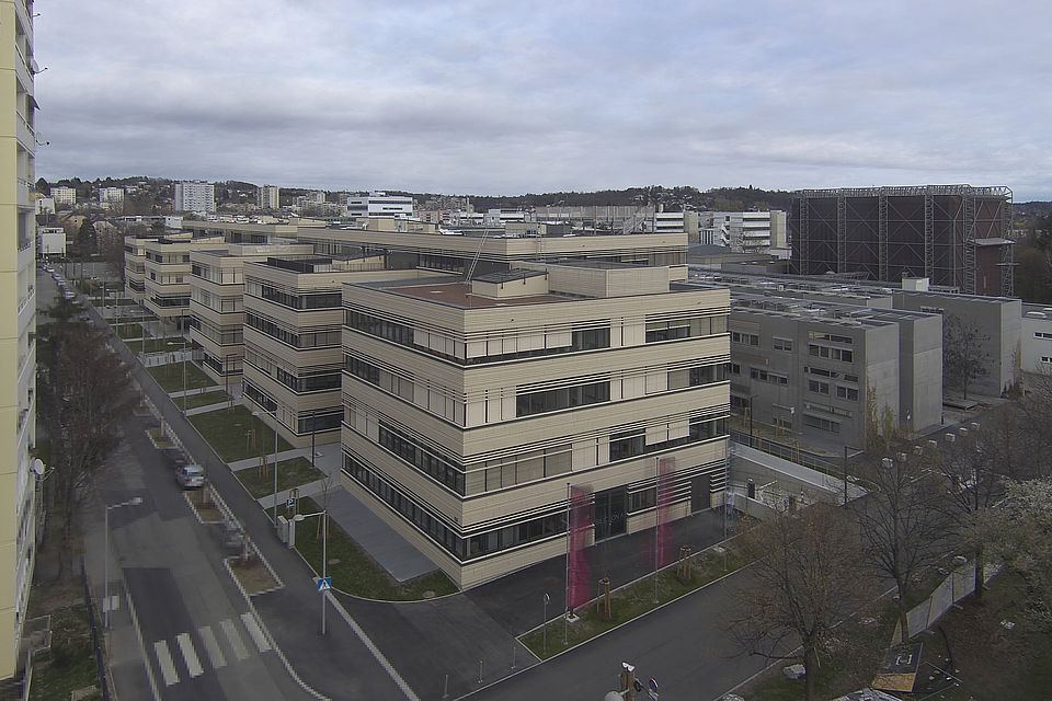 Livebild Baukamera 1 - Webcam 'Gesamtpanorama Westseite' - Baustelle Neubau 'Silicon Austria Labs' der TU-Graz am Campus Inffeldgasse, Graz-St.Peter (ca. 5 Minuteninterval)